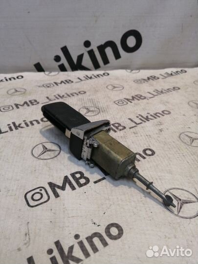 Замок двери передний правый Mercedes Ml W163