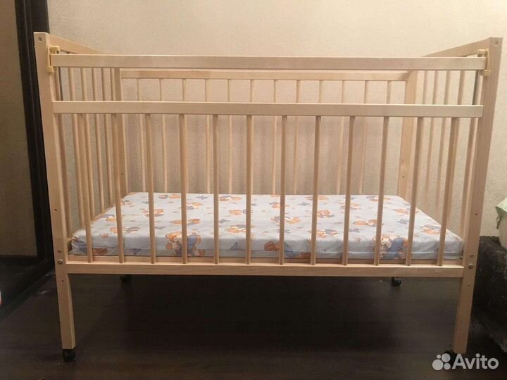 Кроватка детская с матрасом состояние отличное