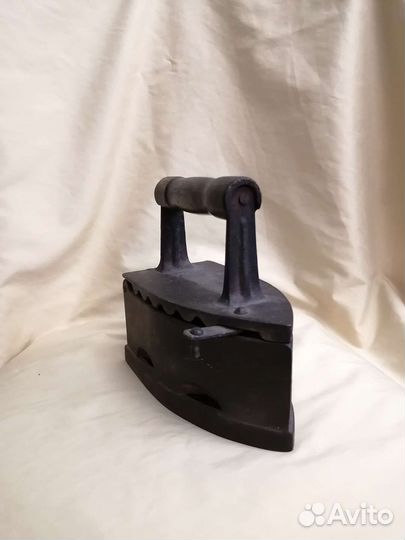 Утюг старинный угольный чугунный