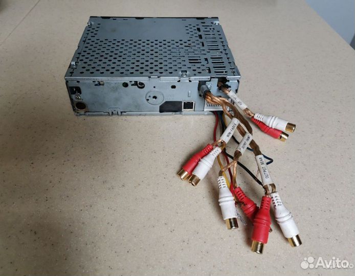 Магнитола Clarion HX-D10