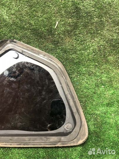 Стекло собачника левое Toyota Prius ZVW30 2ZR-FXE