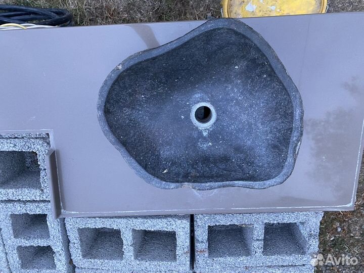 Раковина из камня со столешеницей