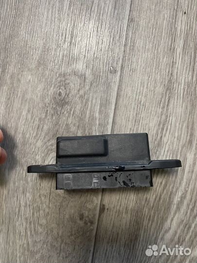 Кнопка открывания багажника Мицубиси Ланцер 9