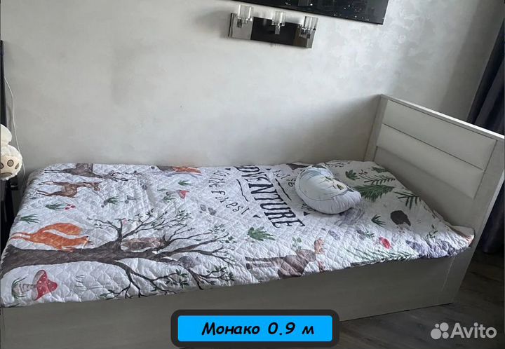 Кровать с матрацем