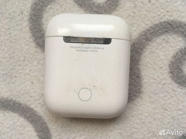 AirPods, кейс для зарядки наушников