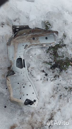 Передняя левая стойка кузова Nissan Juke