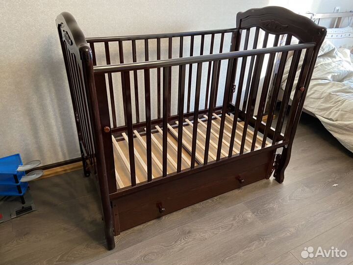 Кровать Гандылян Шарлотта с маятником