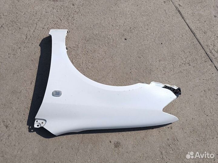 Крыло переднее левое toyota corolla 120 2006 год