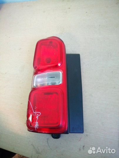 Фонарь задний задний левый Peugeot Traveller 2018