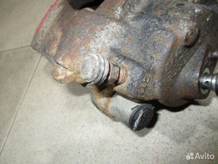 Суппорт передний левый Skoda Yeti (5L) 2009-2017