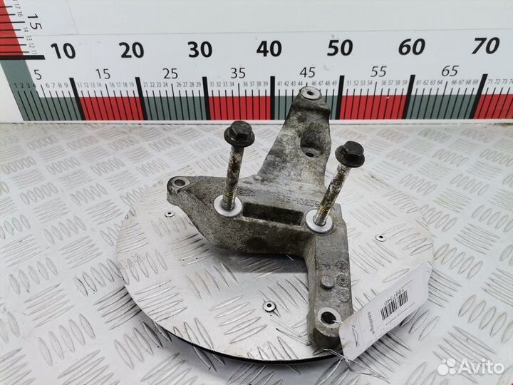 Кронштейн генератора для Ford Mondeo 3 4138500