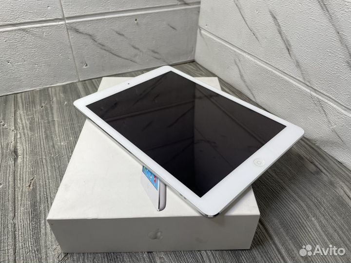 Планшет Apple iPad Air 16Gb A1475 Wi-Fi Cellular