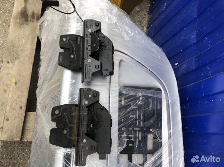 Замок на крышку багажника на Бмв х5е Е53 Кузов