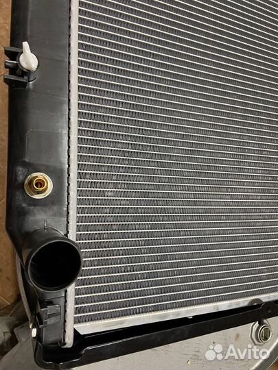 Радиатор охлаждения на Toyota Land Cruiser