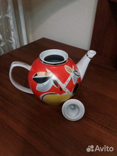 Фарфоровый доливной чайник