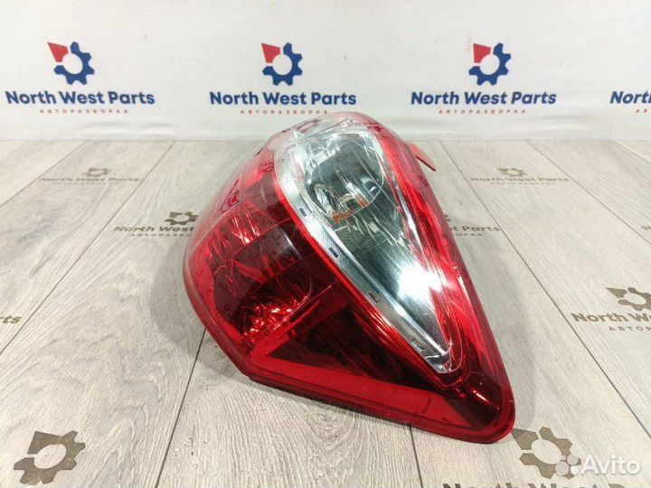 Фонарь наружный задний правый Toyota Auris (E150)