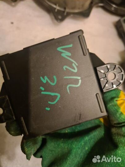 Блок управления дверьми задний правый