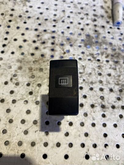 Кнопка обогрева заднего стекла Kia Spectra