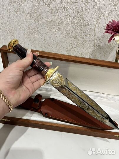 Кинжал сувенирный с золочением и 34 фианитами