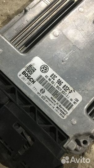 Блок управления двигателем Volkswagen Golf 5 03C90