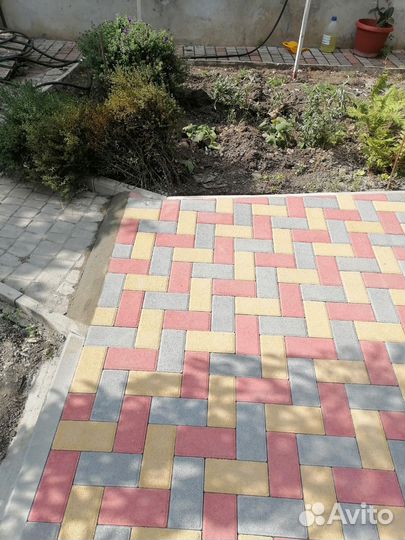 Укладка тротуарной плитки и брусчатки