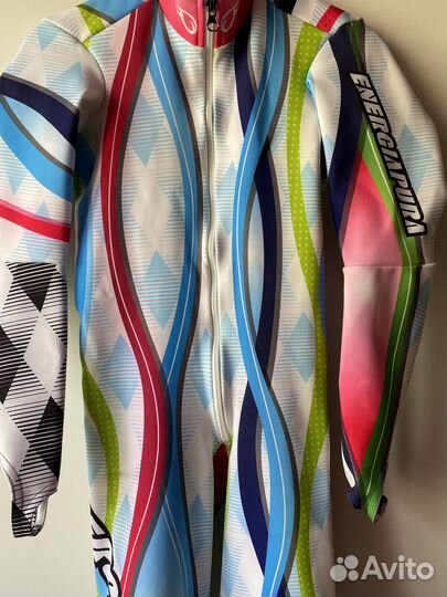 Спусковой комбинезон горнолыжный