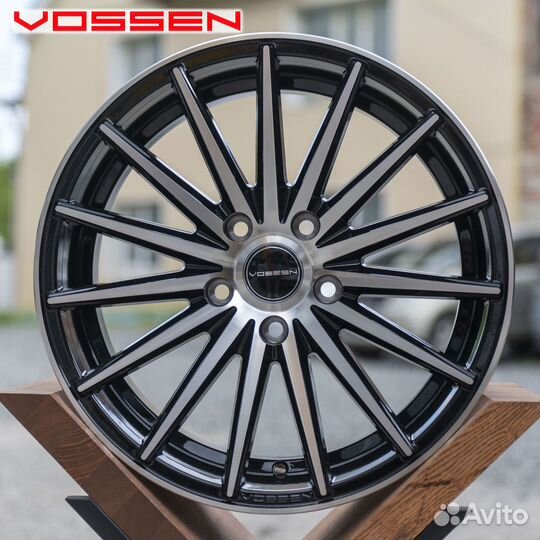 Комплект новых литых дисков ''17 5x114.3 Vossen во