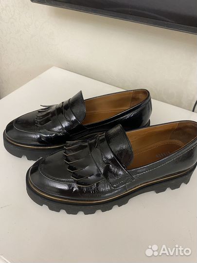 Лоферы лаковые