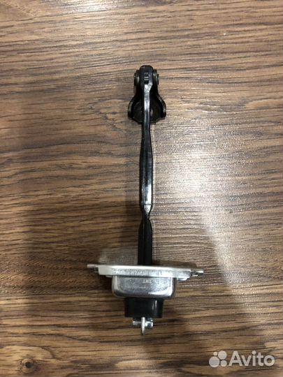 Огрнаничитель двери тойота Камри40 68630-33070