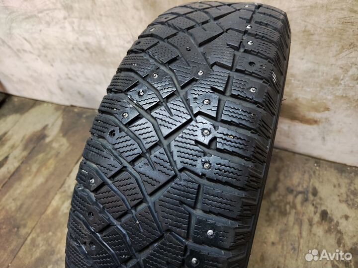 Nitto Therma Spike 215/70 R16