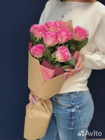 Букет из 7 розовых Роз Эквадор в крафте 60 см