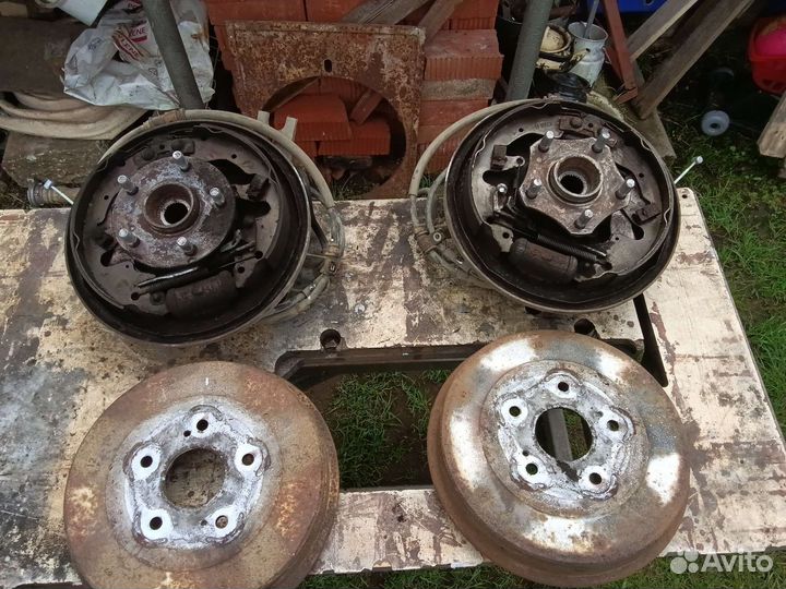 Тормозные задние кулаки в сборе