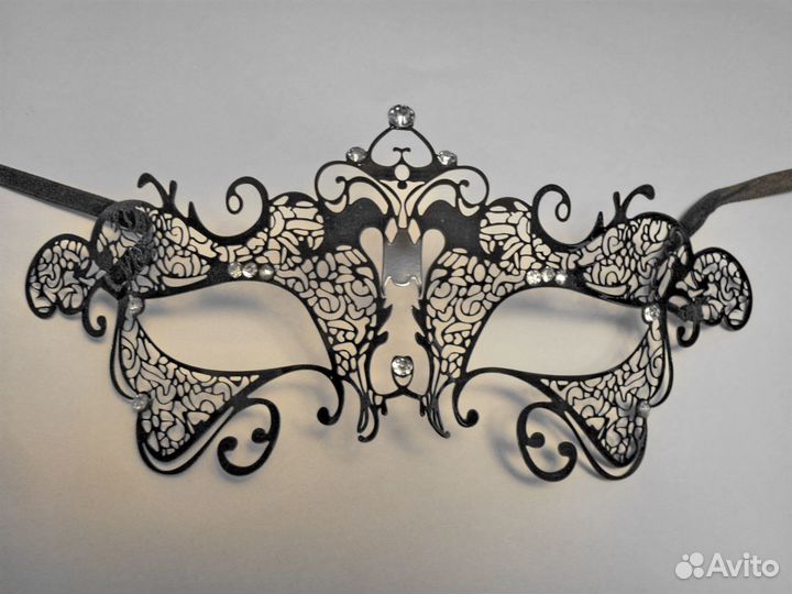 Ажурная металлическая маска