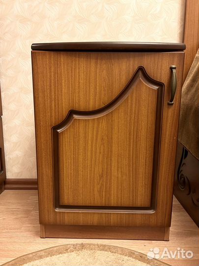 Тумбочка прикроватная