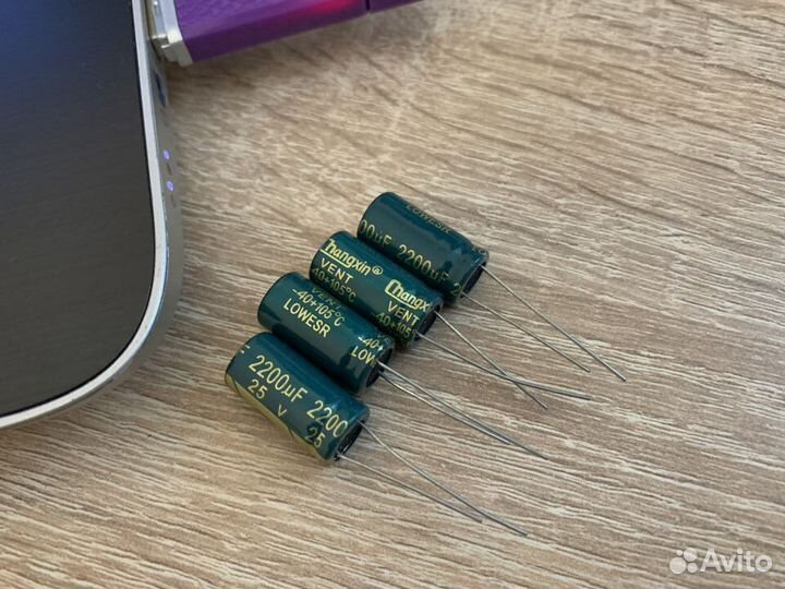 Электролитический конденсатор 2200uF 25v