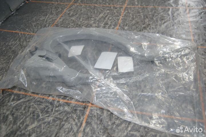 Петля крышки багажника левая - Hyundai Solaris 2