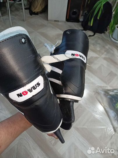 Коньки хоккейные