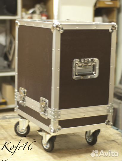 Кофр на колесах для мониторов