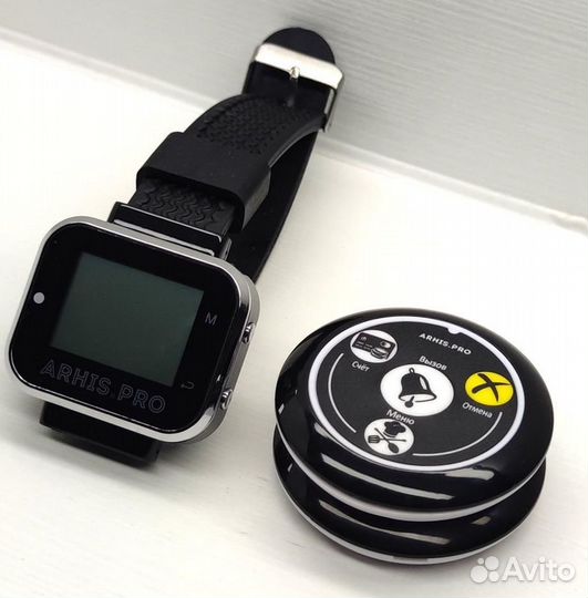 Кнопка вызова персонала кафе и часы официанта