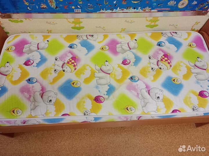 Кровать с матрасом