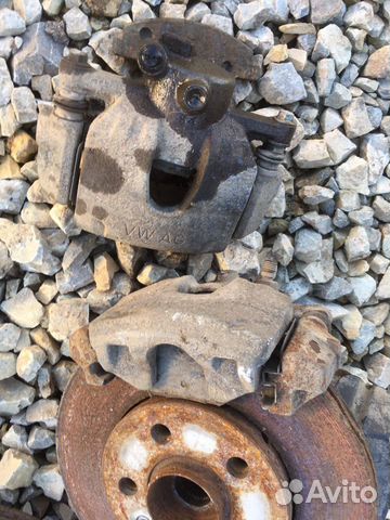 Передний правый тормозной суппорт Volkswagen polo