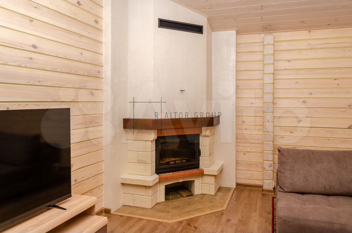 Коттедж 182 м² на участке 7 сот.