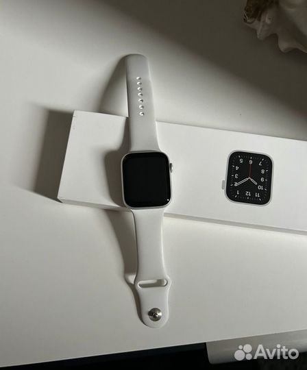 Apple Watch SE GPS Aluminum 44mm (1st gen)