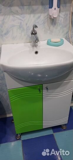 Раковина с тумбой и зеркалом бу