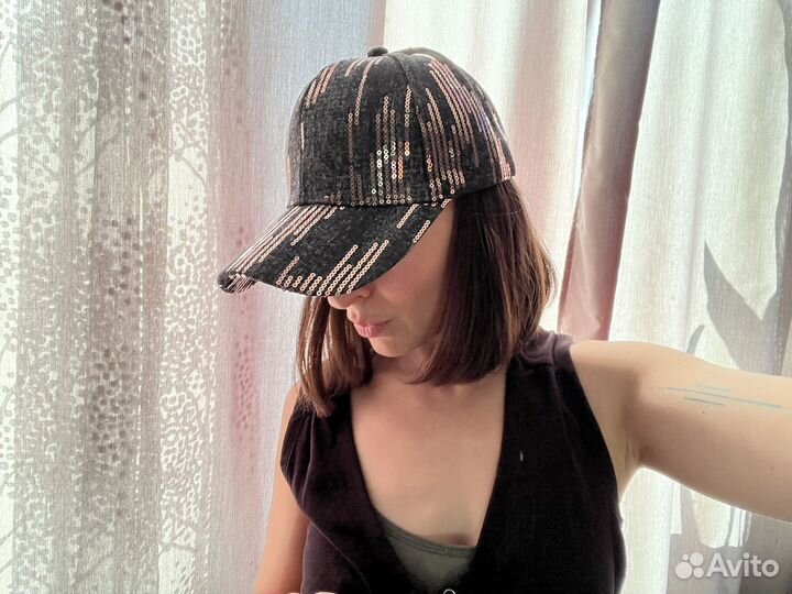 Кепка/ бейсболка новая с блестками, пайетками
