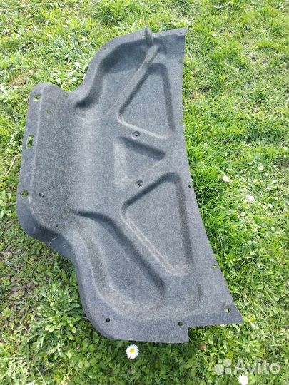 Обшивка крышки багажника Скайлайн