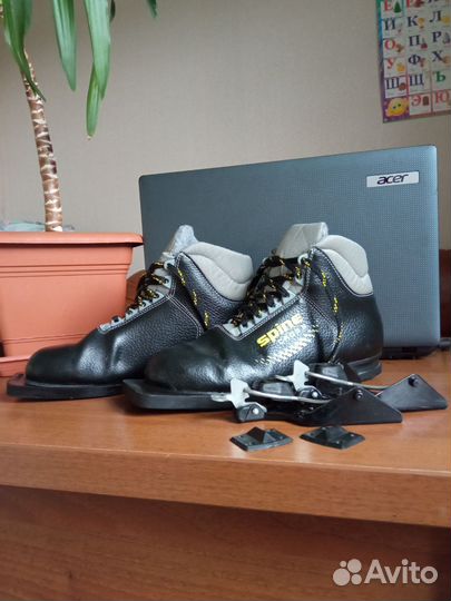 Лыжные ботинки+ крепления 39 размер