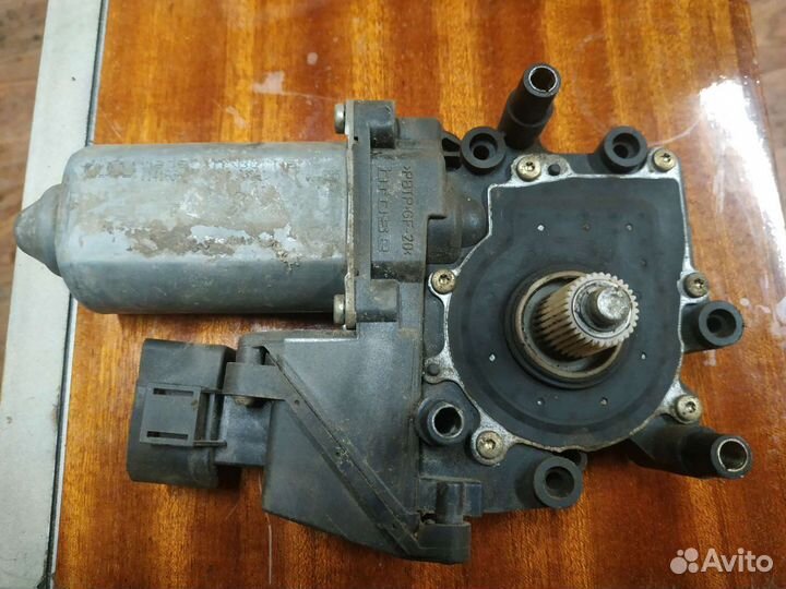 Моторчик стеклоподъемника Audi 100