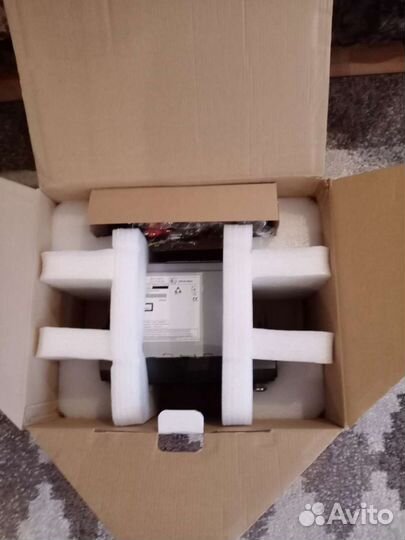 Штатное головное устройство на Toyota RAV4