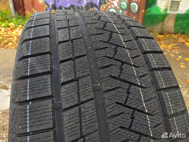 Triangle PL02 275/40 R20 106V